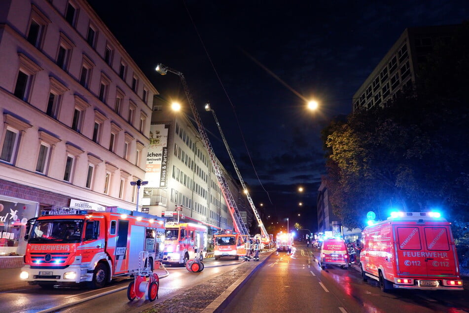 Mit zahlreichen Einsatzfahrzeugen rückte die Feuerwehr an.