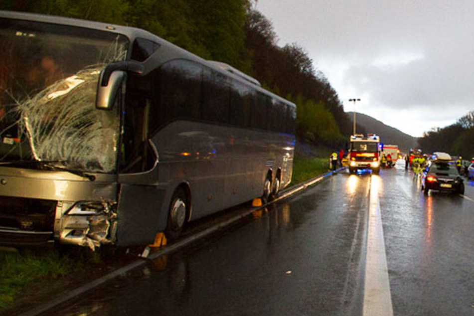 In zwei Reisebussen waren die Mannschaften auf dem Rückweg von einem Turnier unterwegs.