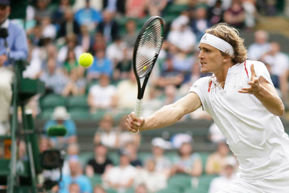 Alexander Zverev in Aktion beim Wimbledon-Turnier, wo er in der ersten Runde ausschied.