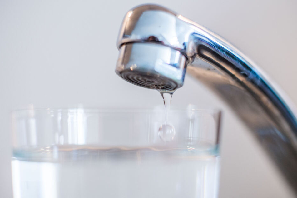 Das Wasser muss abgekocht werden. (Symbolbild)