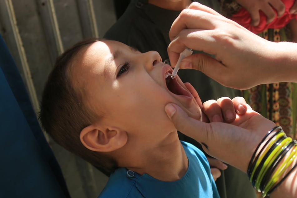 In verschiedenen Ländern in Asien und Afrika ist die Schluckimpfung gegen Polio noch sehr verbreitet – das könnte die Erreger nun nach Deutschland gebracht haben. (Symbolbild)