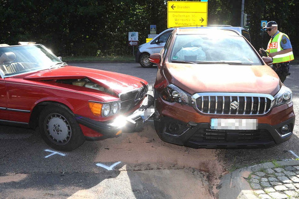Einer der beiden Fahrer wurde bei der Kollision verletzt.