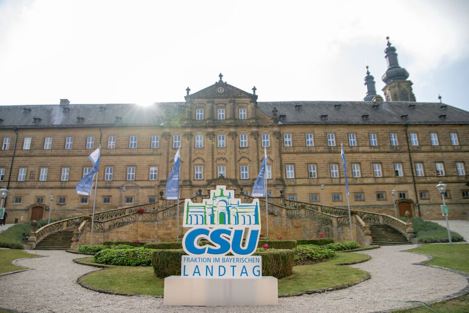 Am Montag noch hatte der Minister an der Klausur der CSU-Fraktion im oberfränkischen Kloster Banz teilgenommen.