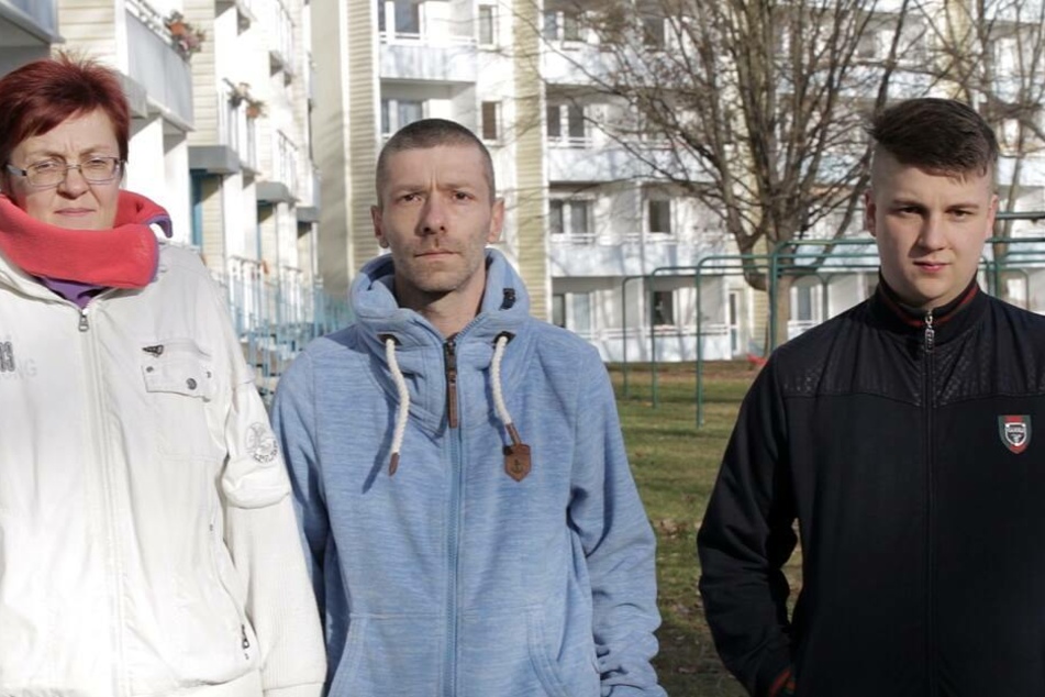 Simone M. (55), Denis L. (33) und Sohn Basti (17) sorgten in der Sendung "Armes Deutschland" auf RTL II für Aufsehen.
