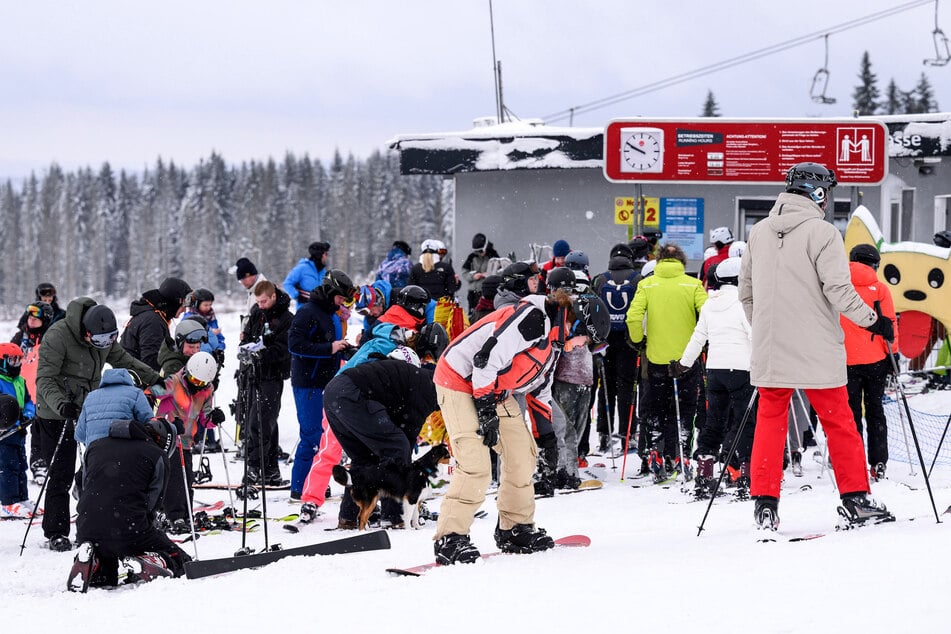 Die Schnee-Begeisterten stürzten sich auf die Piste.