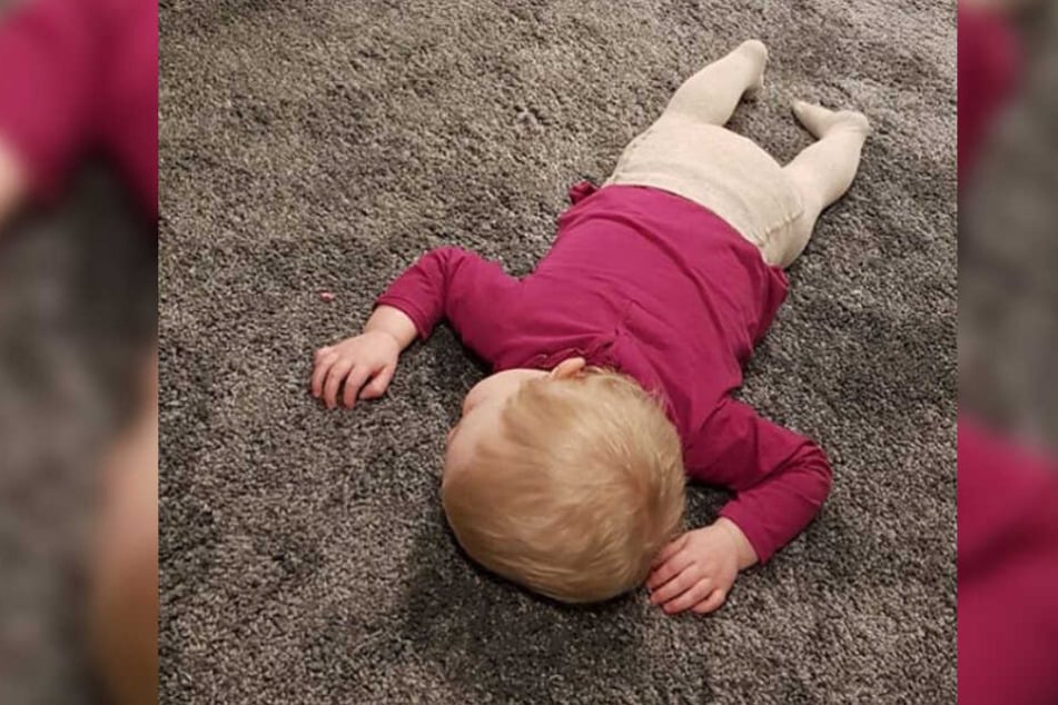 Töchterchen Mia Rose (1) scheint die Kraft nicht mehr bis ins Bett gereicht zu haben...