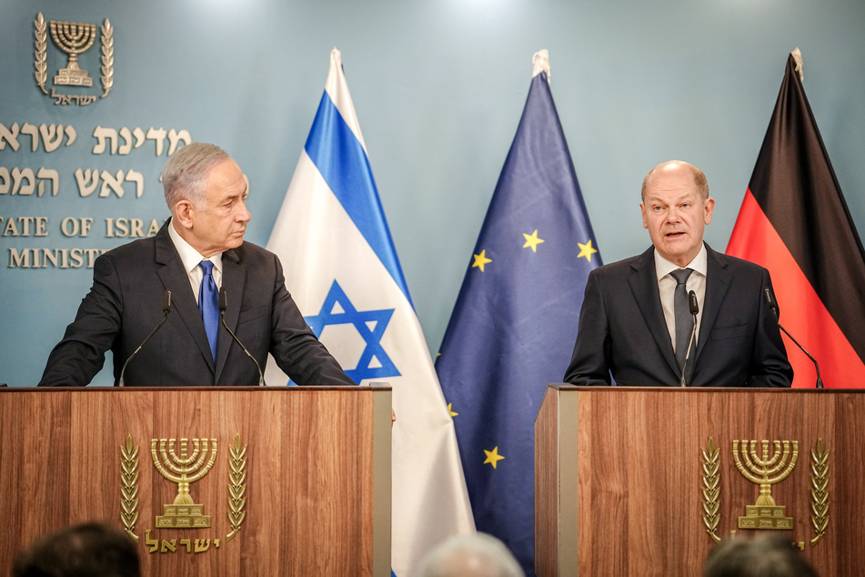 Bundeskanzler Olaf Scholz (65, SPD, r.) und Israels Ministerpräsident Benjamin Netanjahu (74) hielten eine gemeinsame Pressekonferenz ab.