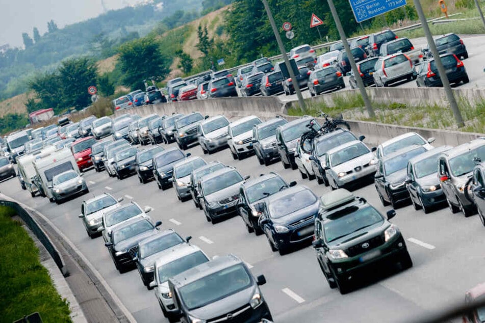 Auf den Autobahnen drohen Autofahrern lange Staus.