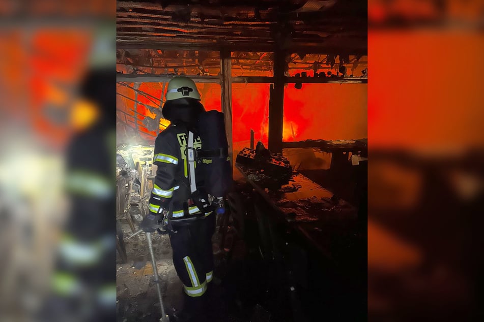 Als die Feuerwehr eintraf, stand das Mehrzweckhaus samt Kegelbahn bereits in Vollbrand.