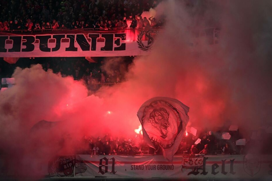 Schon zu Beginn der Partie hatten die Fans des RSC Anderlecht gezündelt.