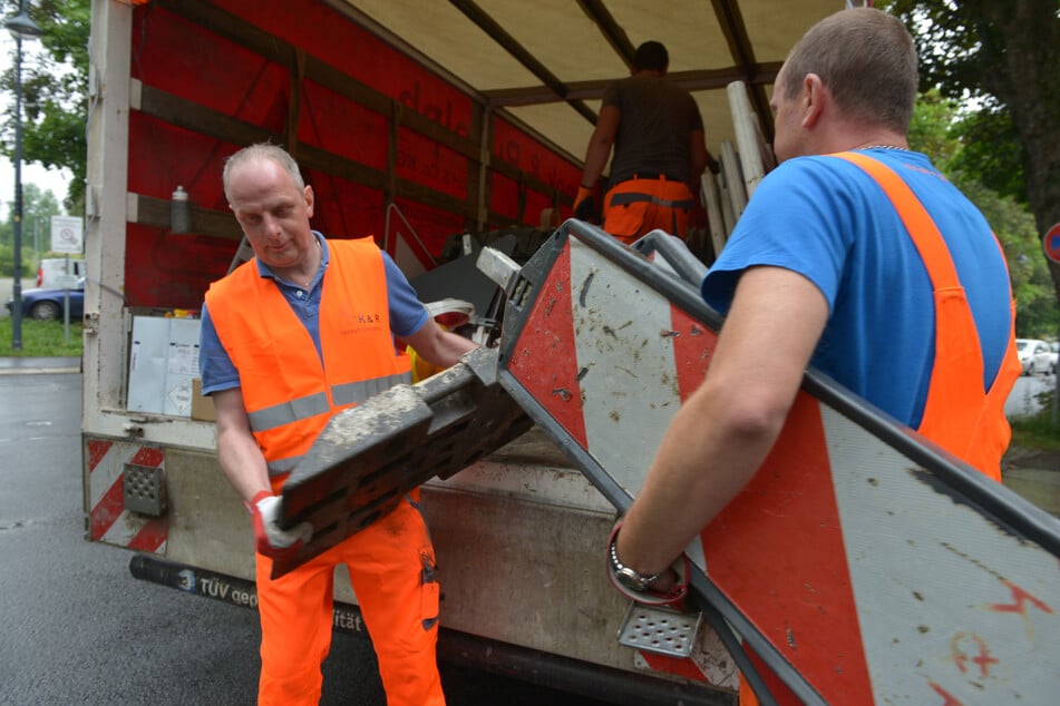 Kann auch ordentlich anpacken: Der SPD-Politiker half im Jahr 2017 einen Tag lang bei einem Bauunternehmen in Chemnitz mit.
