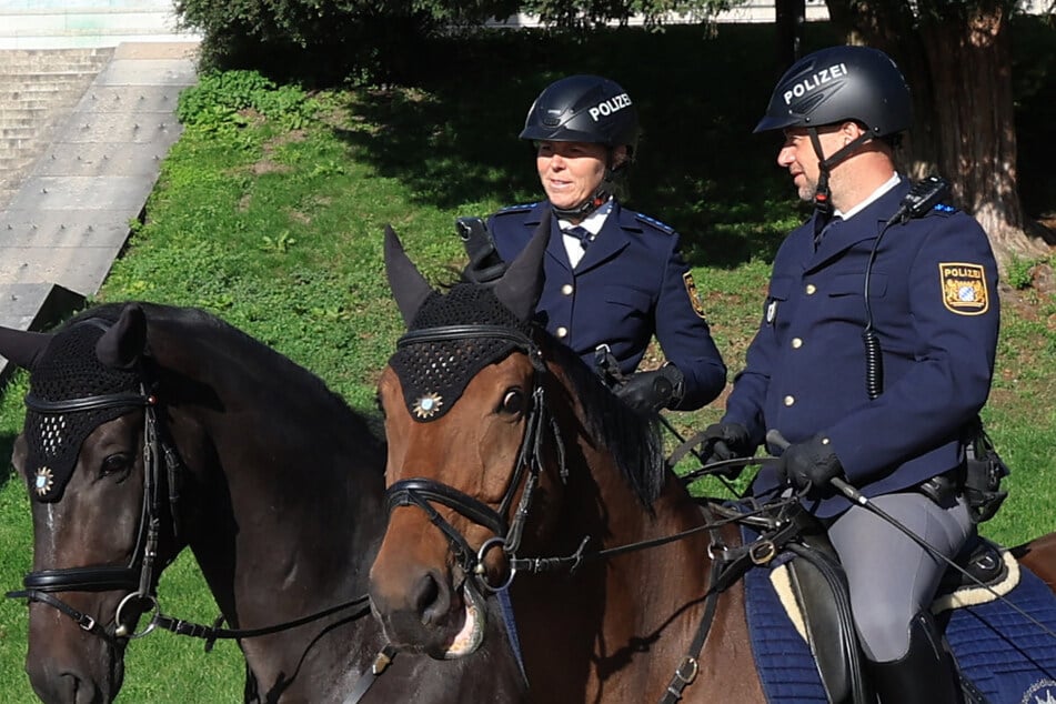 Gerieten zum Teil selbst ins Visier: Die Polizei in München hatte alle Hände voll zu tun.