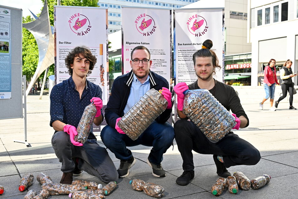 Matthias Frank (29, v.l.), Lukas Rebentisch (28) und Alexander Kempe (29) wollen im September eine Million Kippenstummel sammeln.