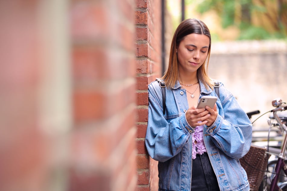 Den ChemnitzPass könnte es künftig vielleicht auch digital auf das Handy geben. (Symbolfoto)