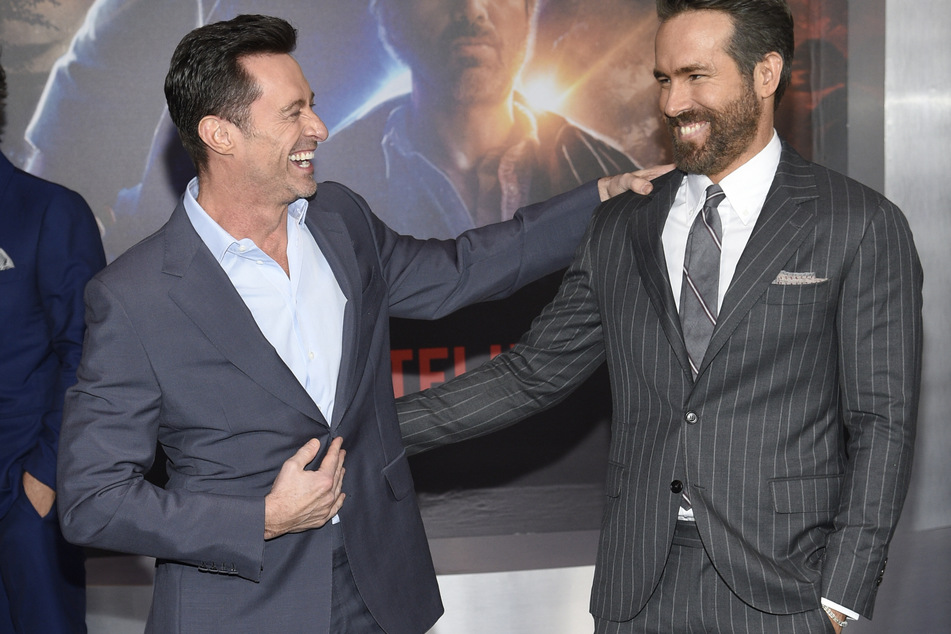 Hugh Jackman (53, l.) als Wolverine und Ryan Reynolds (45, r.) als Deadpool verstehen sich im echten Leben besser, als ihre beiden Rollen in Deadpool 3.