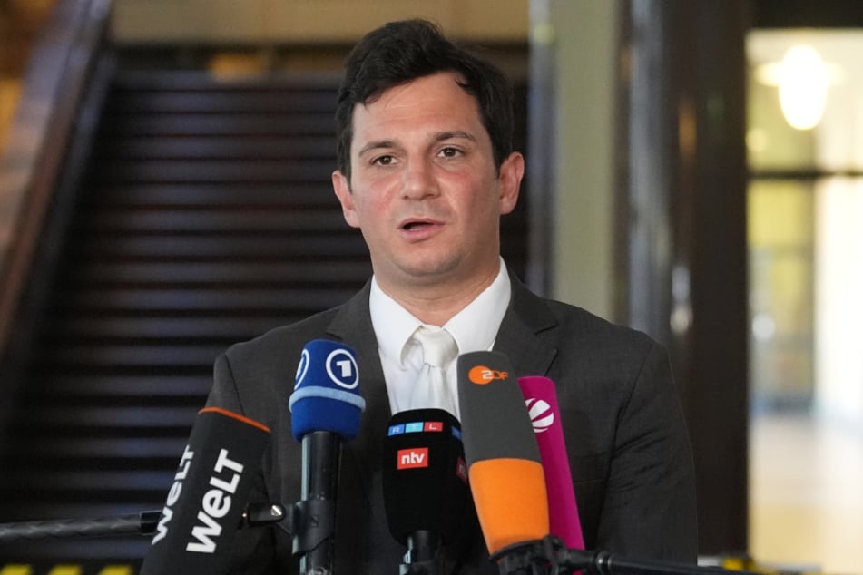 Hensels Anwalt Philip von der Meden trat nach dem elften Prozesstag vor die Presse. (Archivfoto)