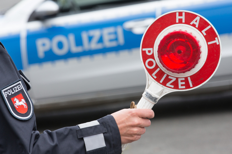 Die Magdeburger Polizei wollte einen Kleinwagen kontrollieren, der dann Reißaus nahm. (Symbolbild)