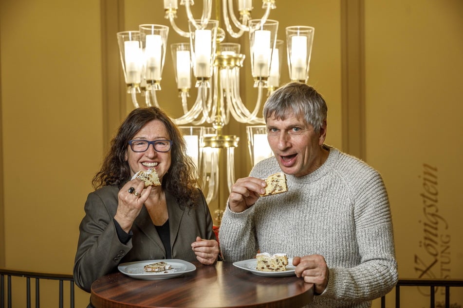Regisseurin Wilma Pradetto (71) und Kameramann André Zschocke (58) lassen sich den echten Christstollen schmecken.