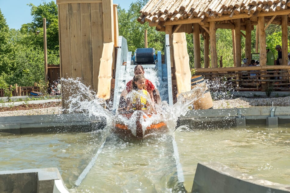 Eines der Fahrgeschäfte: Die Mini-Wasserrutsche "Idefix' Flussfahrt" für die Kleinen.
