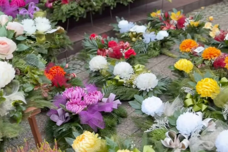 Blumen spielen an Halloween, einen Tag vor den Allerheiligen, eine wichtige Rolle in Polen.