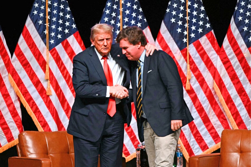 During a recent episode of his show, Tucker Carlson (r) apologized to Americans for misleading them into supporting Donald Trump l) for so many years.