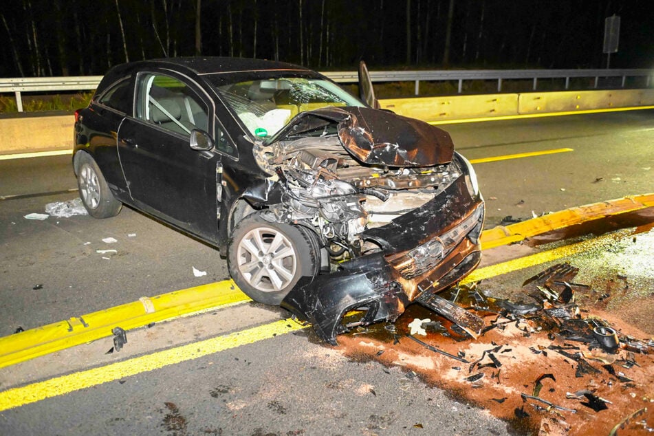 Im Opel wurden zwei 22-jährige Frauen verletzt, die Beifahrerin schwer.