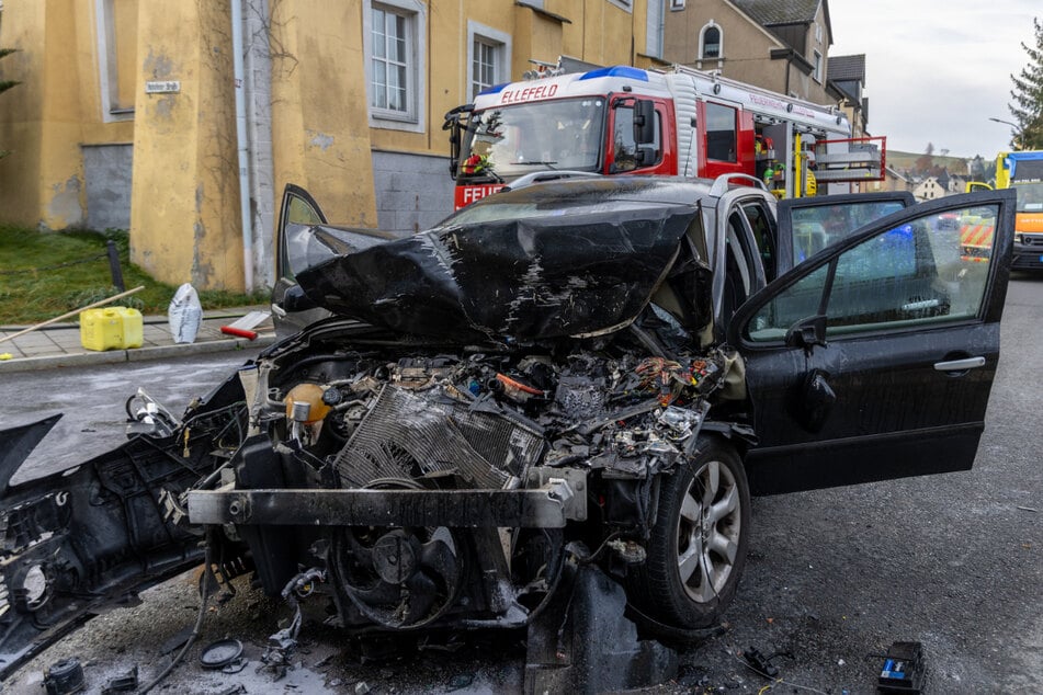 Bei dem Unfall in Ellefeld wurden drei Personen verletzt.