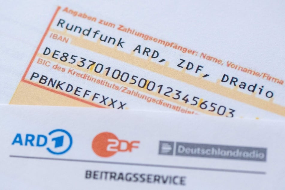 ARD und ZDF sehen die geforderte GEZ-Anhebung ab 1. Januar 2025 gefährdet, reichten deswegen Klage ein. (Symbolfoto)