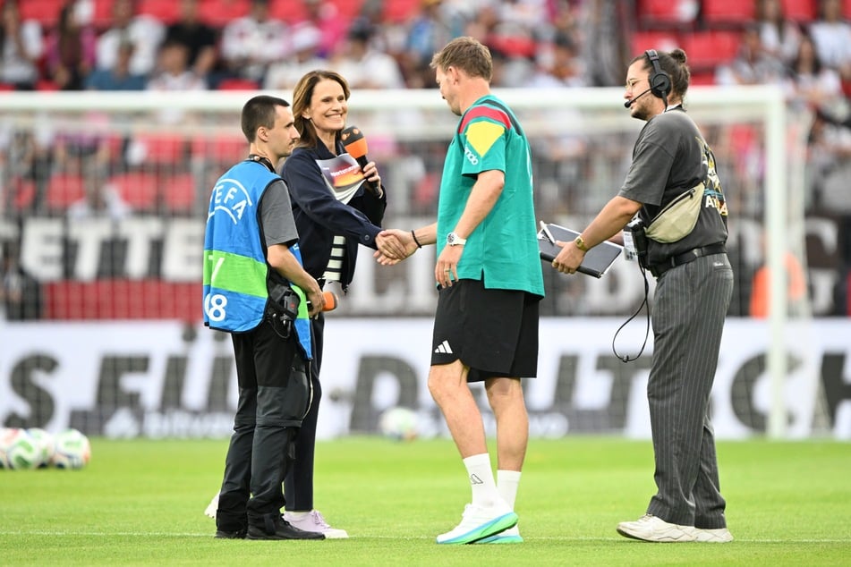 Katrin Müller-Hohenstein (60, 2.v.l.) wird für das ZDF während der Fußball-WM 2026 moderieren.