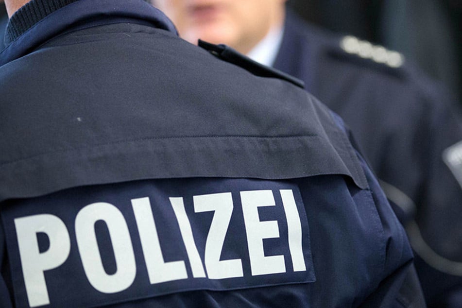 In Chemnitz haben sich Trickbetrüger als falsche Polizisten ausgegeben. (Symbolbild)
