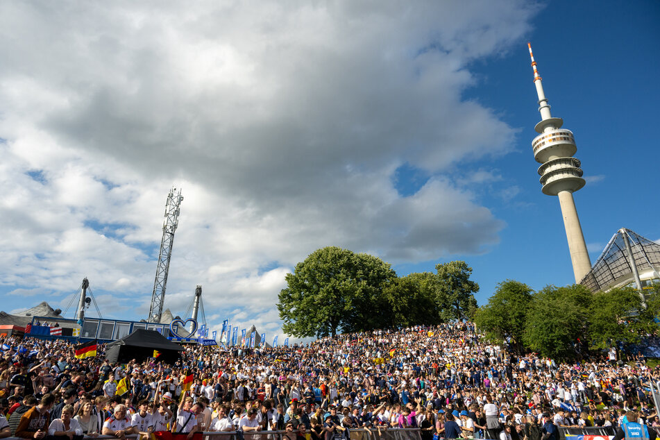 Die Fanzone in München war bereits Stunden vor dem Anpfiff zum Bersten voll.