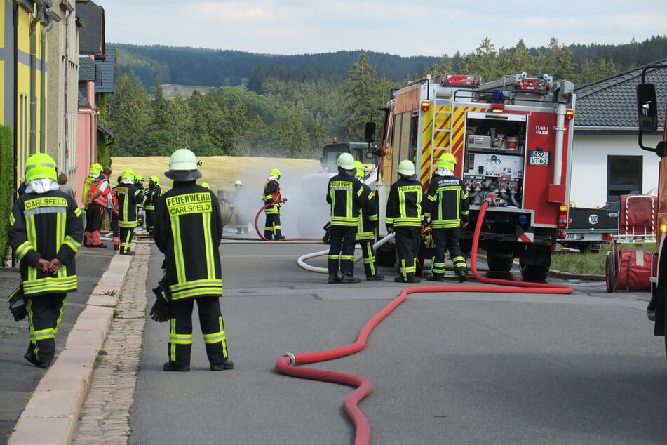 Die Einsatzkräfte der Feuerwehren sperrten in einem Radius von 100 Metern das Gebiet ab.