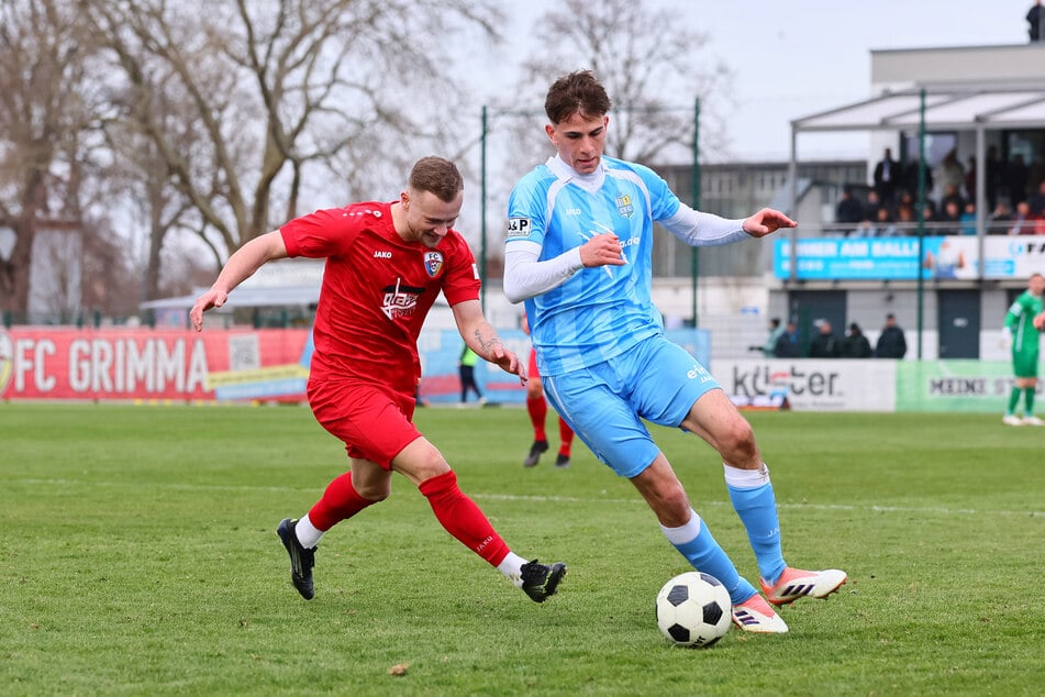 Georg Hempel (18, r.) beim Pokalspiel in Grimma. Der Junge kam einst vom FSV Zwickau und hat sich in die CFC-Stammelf gespielt.
