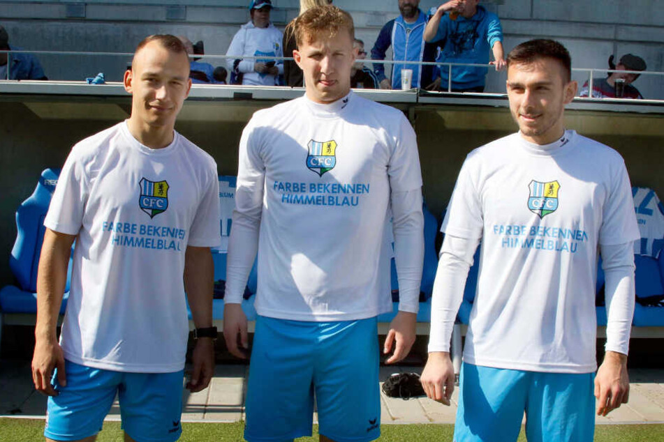 Die Himmelblauen bekannten Farbe - nicht nur auf ihren T-Shirts.