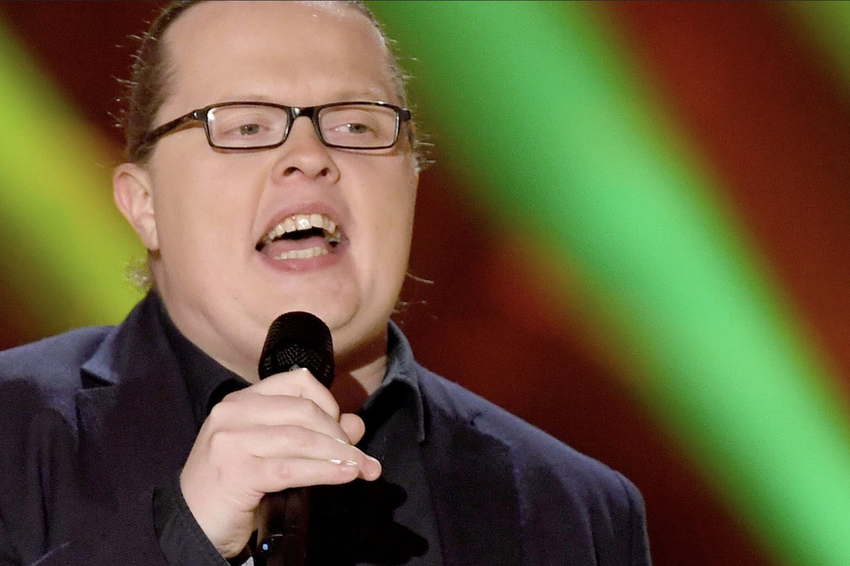 Angelo Kelly (39), berühmt geworden mit der Kelly Family, muss für den Auftritt zweier seiner Kinder bei einem Konzert in Dinslaken 500 Euro Bußgeld berappen.
