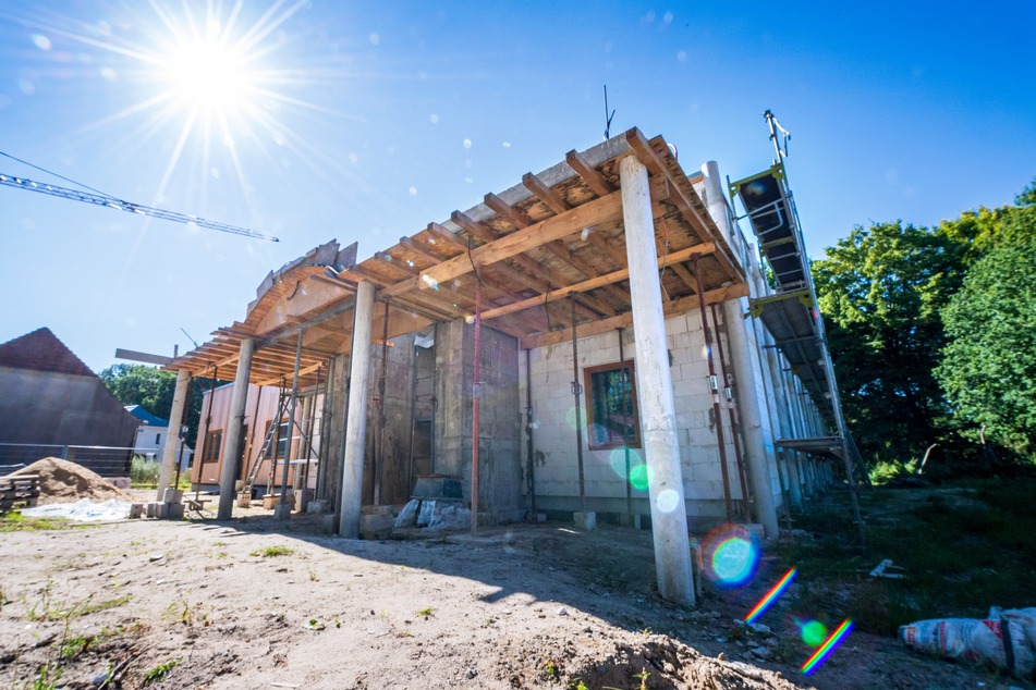 Der neue Tempel der Hindu-Gemeinde wird auf dem Grundstück der Bremer Heimstiftung gebaut. Seit Kuh Madel den Ort für gut befand, ist auf der Baustelle einiges passiert.
