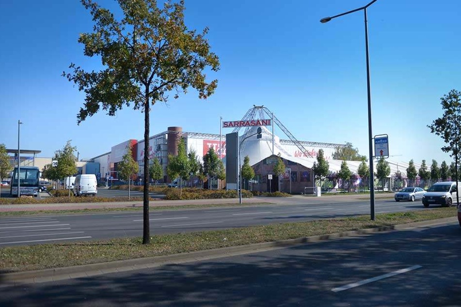 Das Zelt ist jetzt noch besser gegen Einbruch gesichert.