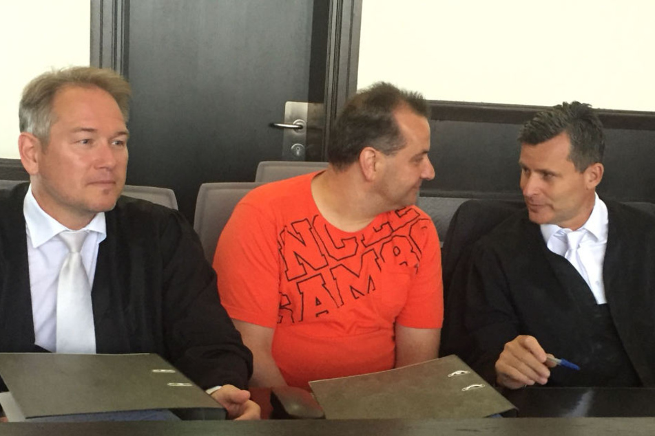 Wilfried W. kam ausnahmsweise mal mit einem T-Shirt bekleidet in den Gerichtssaal.