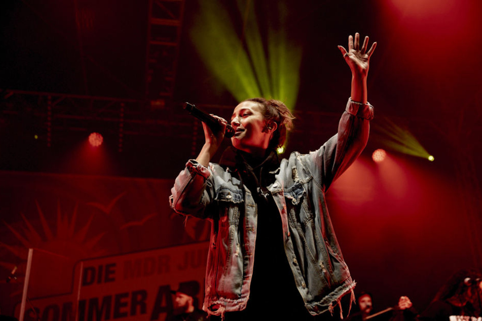 Namika begeisterte auf der MDR Jump-Bühne beim Chemnitzer Stadtfest die Massen.