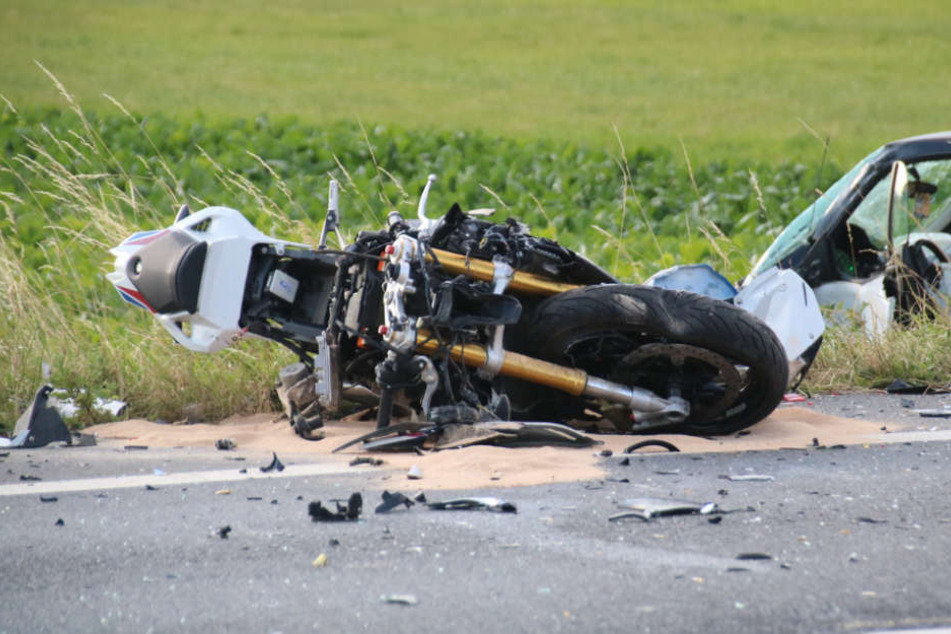 Der Motorradfahrer starb noch vor Ort.