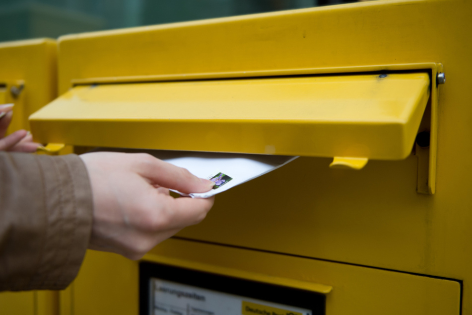 Eine unbekannte Wohltäterin hat in Celle 15.000 Euro per Brief verschenkt. (Symbolfoto)