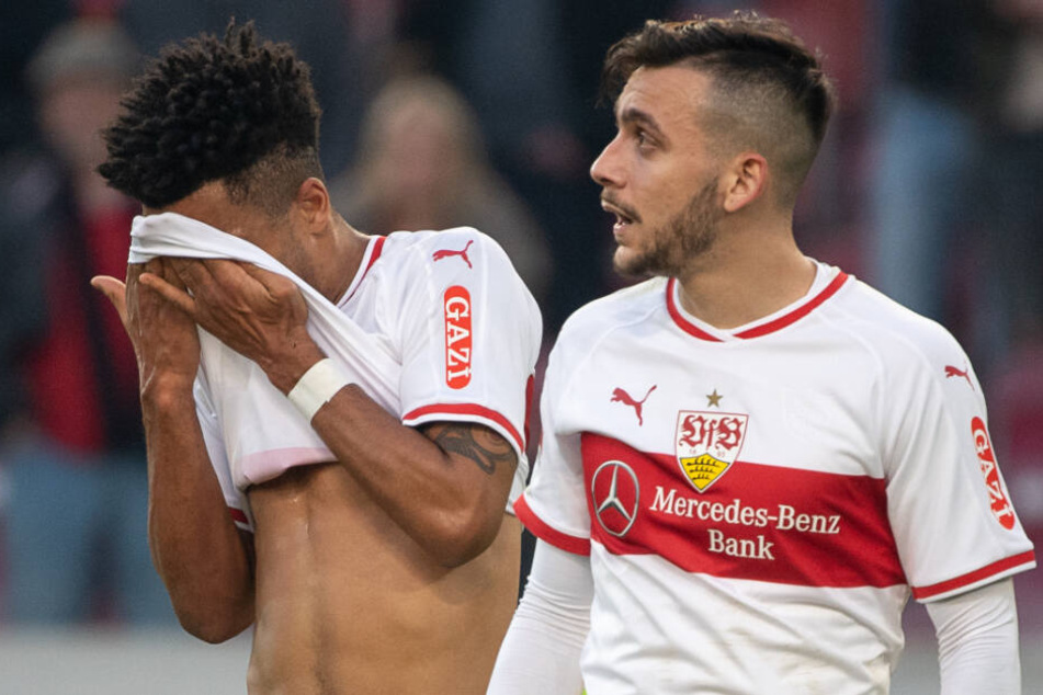 Anastasios Donis (r.) trägt noch das Trikot des VfB Stuttgart. Neben ihm versteckt sich Kollege Daniel Didavi (l.).
