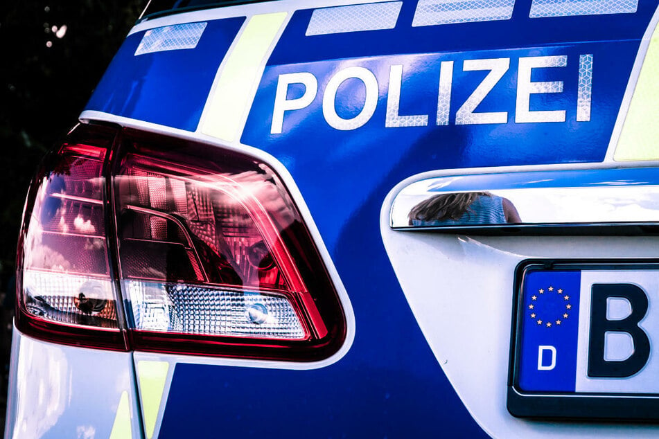 Die Berliner Polizei sucht einen flüchtigen Räuber. (Symbolbild)