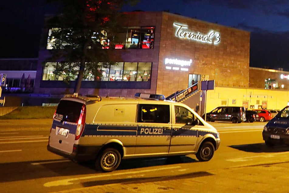 Der 28-Jährigen konnte einen der Täter bis zur Stadthalle verfolgen, dann wurde er plötzlich angegriffen. (Archivbild)