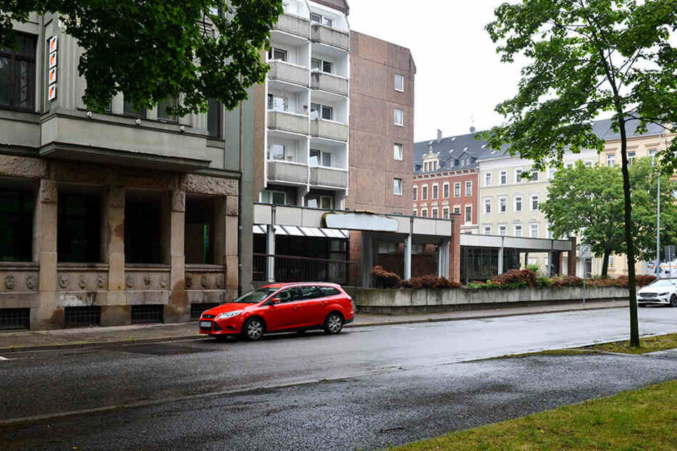 Der Entblößer war am Freitag auf der Karl-Liebknecht-Straße unterwegs.