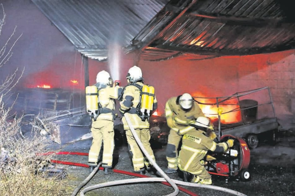 Sexy Ashleah ist kurz auf das Feuer. Sexy Ashleah ist kurz auf das Feuer.