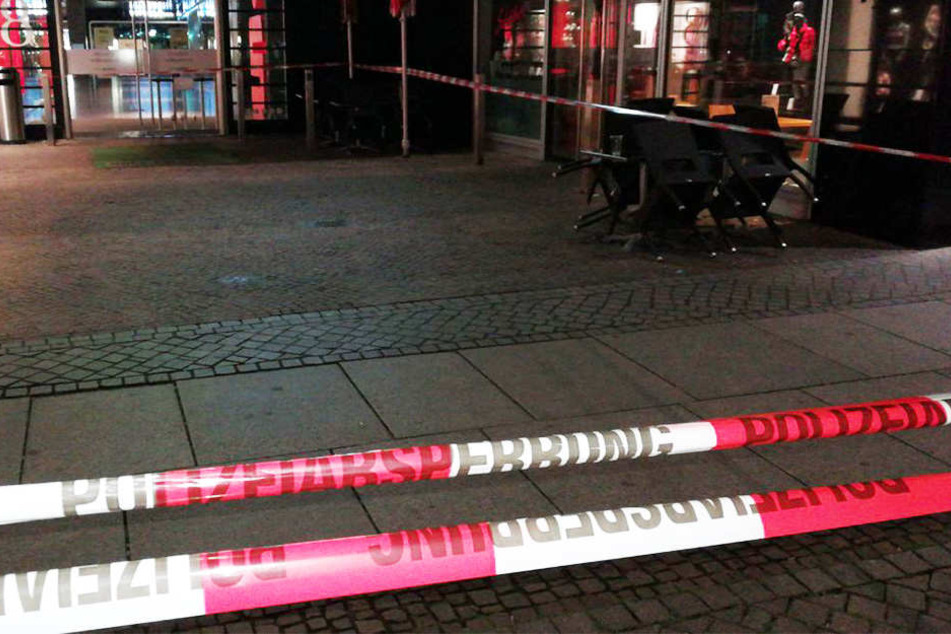 Auch die Seiteneingänge des Einkaufszentrums "Höfe am Brühl" waren abgesperrt.
