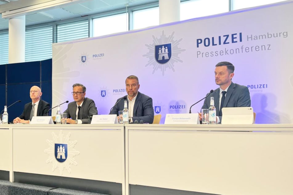 Staatsanwaltschaft und Polizei klärten am Mittwoch auf einer Pressekonferenz über die Ermittlungen gegen einen 20-jährigen Mann auf.