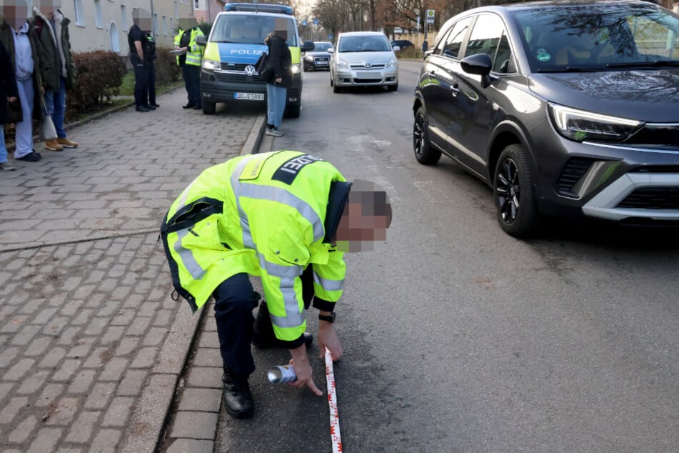 Ein VW erfasste auf der Flemmingstraße in Chemnitz ein Kind.