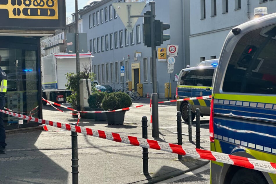 Köln: Täter jagen Geldautomat in die Luft: Fahndung mit Hubschrauber bislang ohne Erfolg